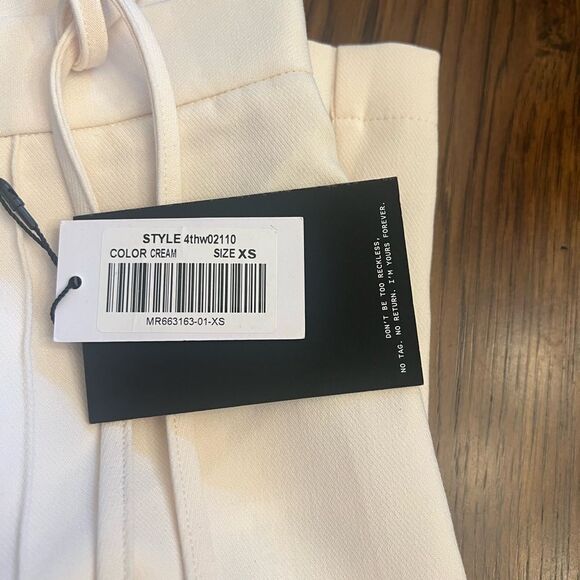 4TH & RECKLESS NWT
Alma Side Tie Blazer In Cream Blazer and Pants Set. Size XL - Picture 14 of 16